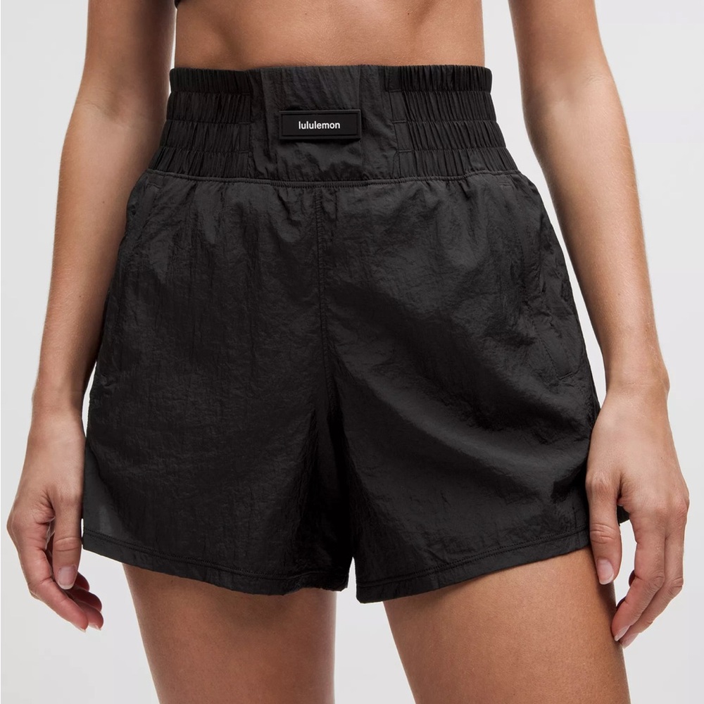 Lululemon Lightweight Super-High-Rise Training Short 4" - Black Sz4